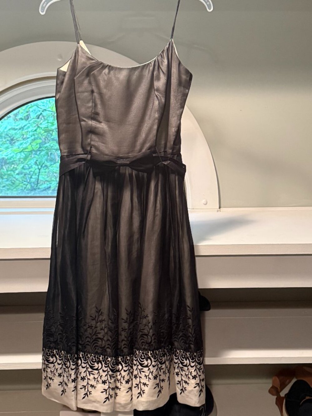 Adrianna Papell Black & Ivory Embroidered Cocktail Dress Size 4